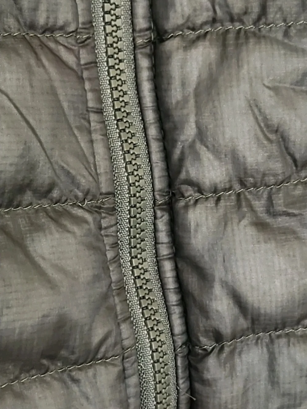 The North Face Men's L Lightweight Quilted Jacket in Olive Green